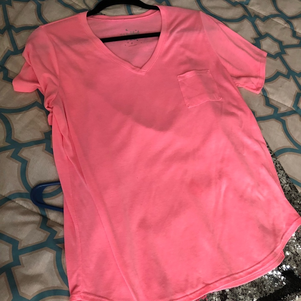 Hot pink tee